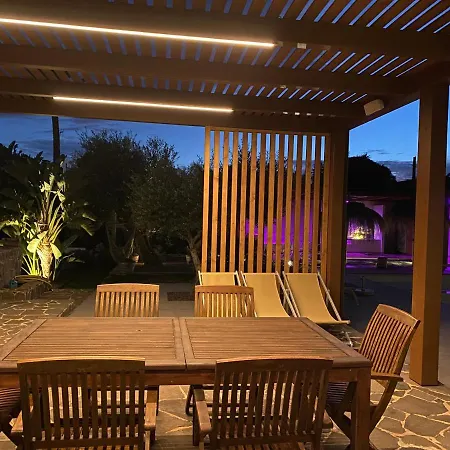 Signorino Suites&pool Πανσιόν 4*